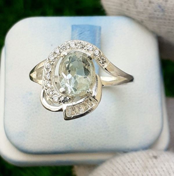 Anello in argento 925 con acquamarina naturale e zirconi