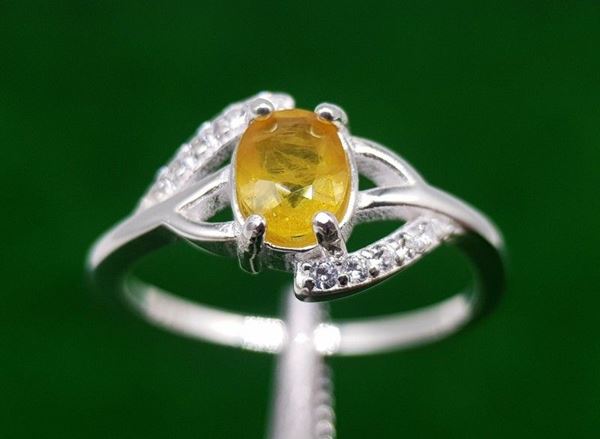 Anello in argento 925 con zaffiro giallo e zirconi della Thailandia