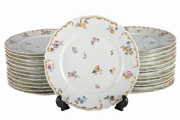 Lot of twenty-five plates