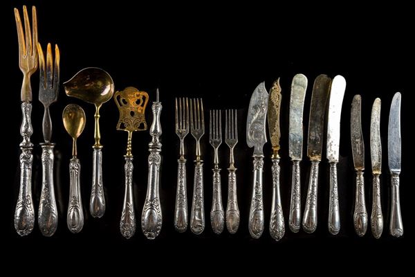 Lot of eighteen cutlery with silver handles