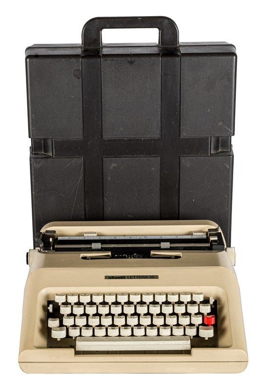 Olivetti letter 35 typewriter