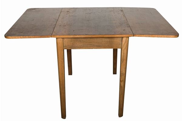 Table with flaps