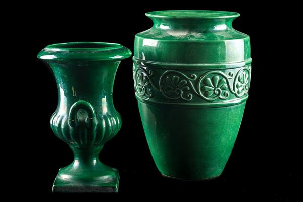Lot of two vases