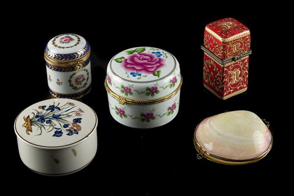 Lot of five boxes