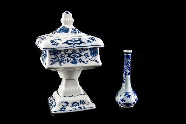 Cake stand and small flower vase