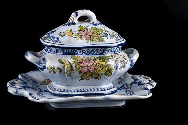 Gravy boat