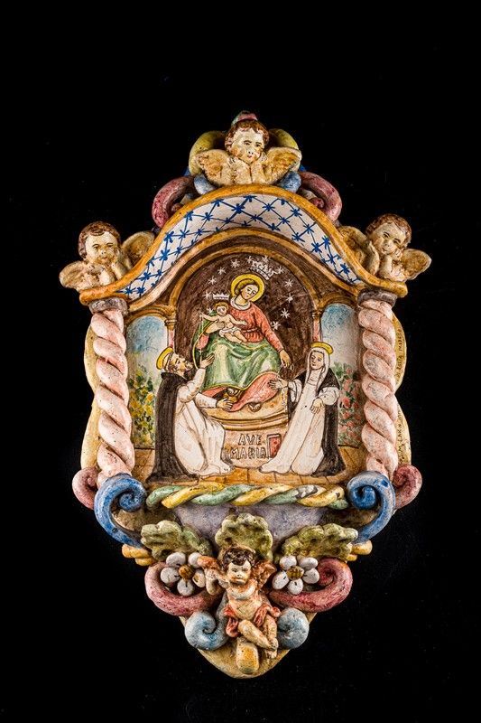 Acquasantiera con Madonna in trono col Bambino e Santi