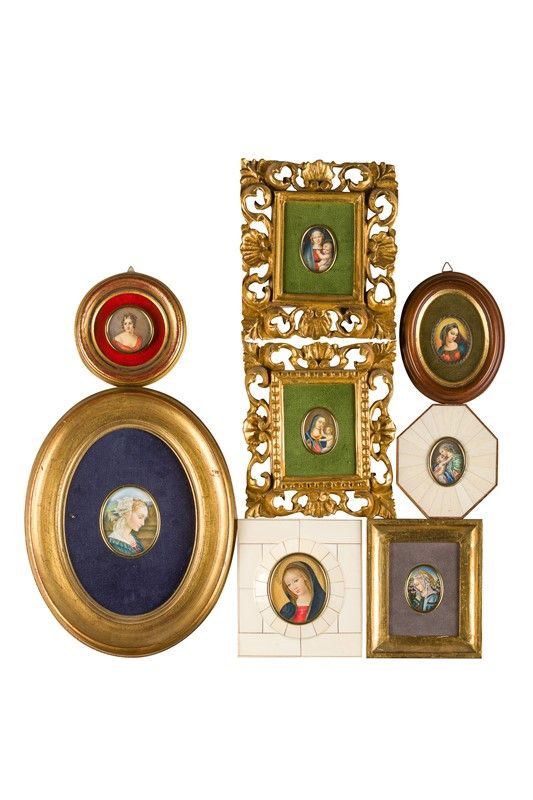 8 miniatures