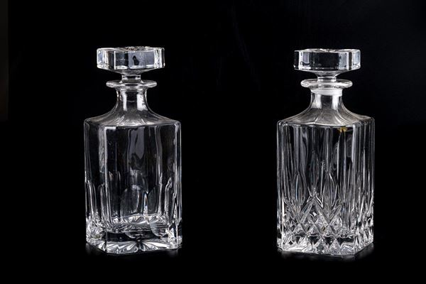 Coppia di bottiglie da liquore in cristallo controtagliato