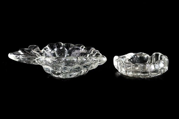 Lot of two glass containers