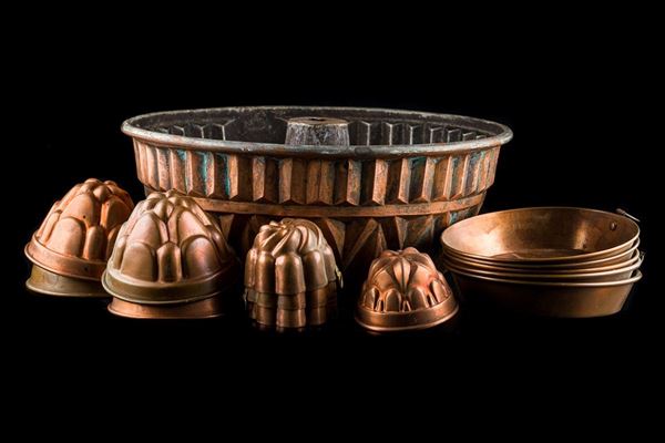 Lot of thirteen cake tiles and a copper pan