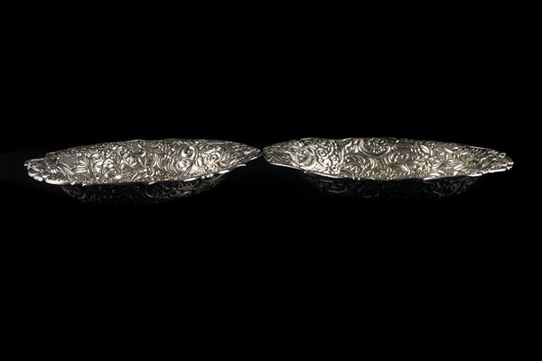 Pair of small trays in silver metal