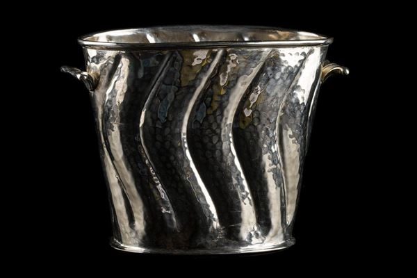 Ice bucket in silver