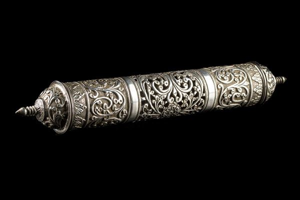 Parchment holder in silver