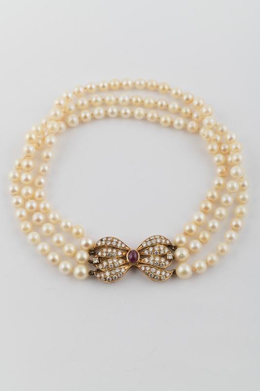 Collana a tre fili di perle 