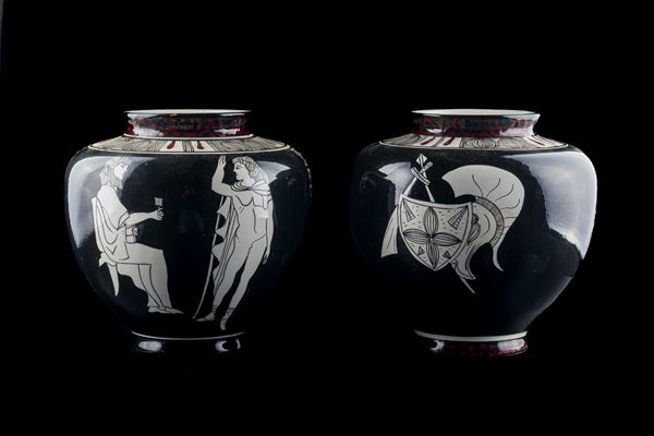 Coppia di vasi in ceramica policroma