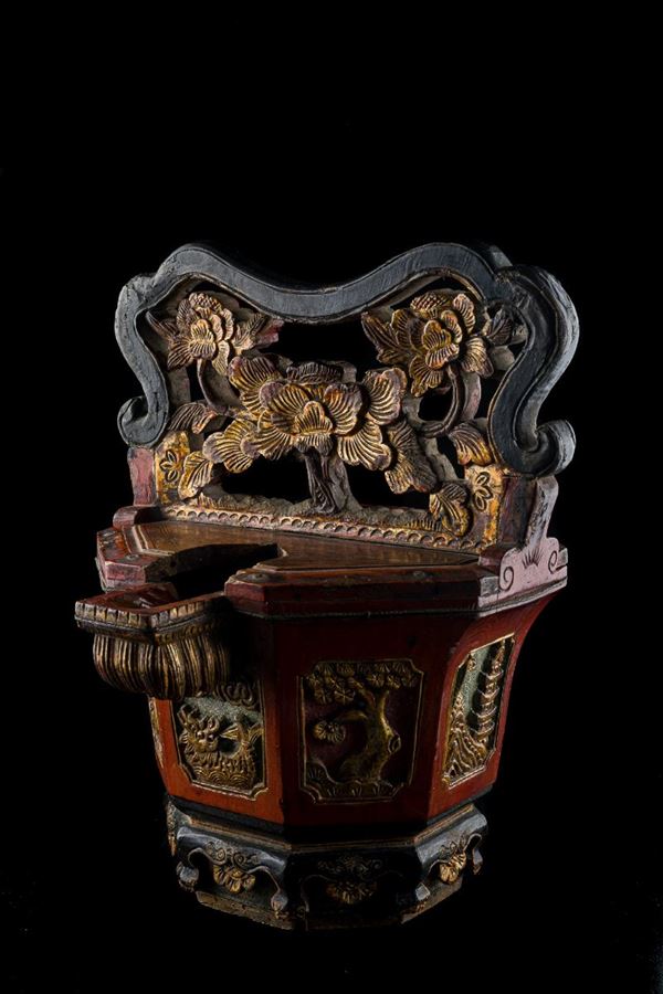 Cestino orientale in legno