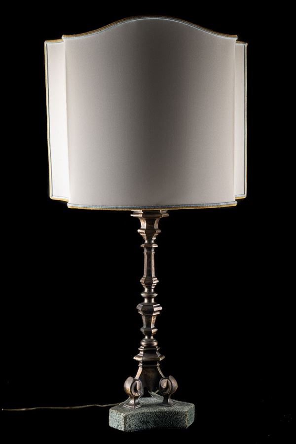 Table lamp