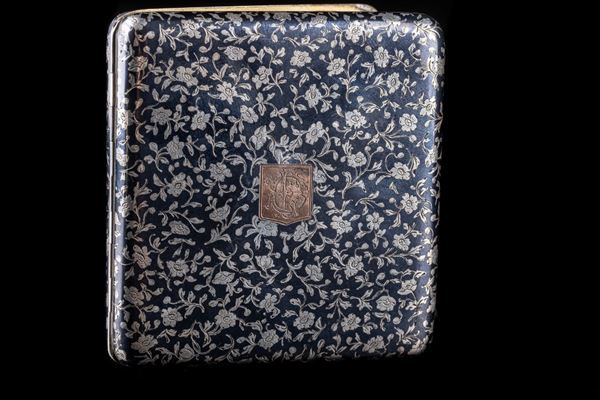 Cigarette case in silver and niello
