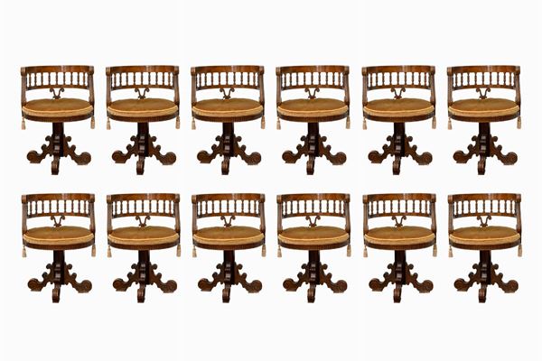 Lotto di 12 seggiole a pozzetto