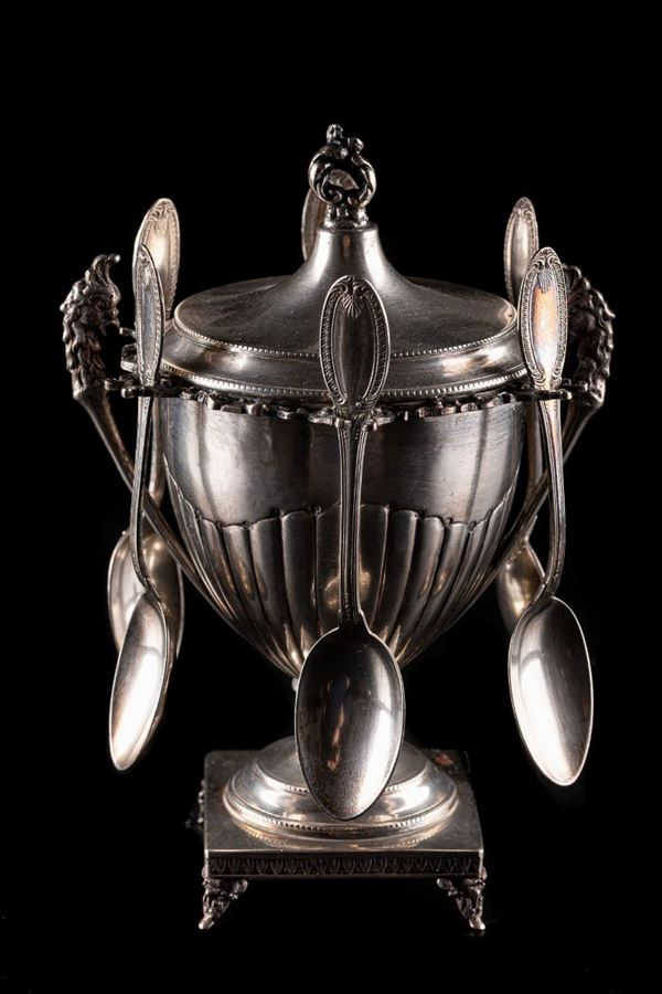 Sugar bowl with 6 silver teaspoons