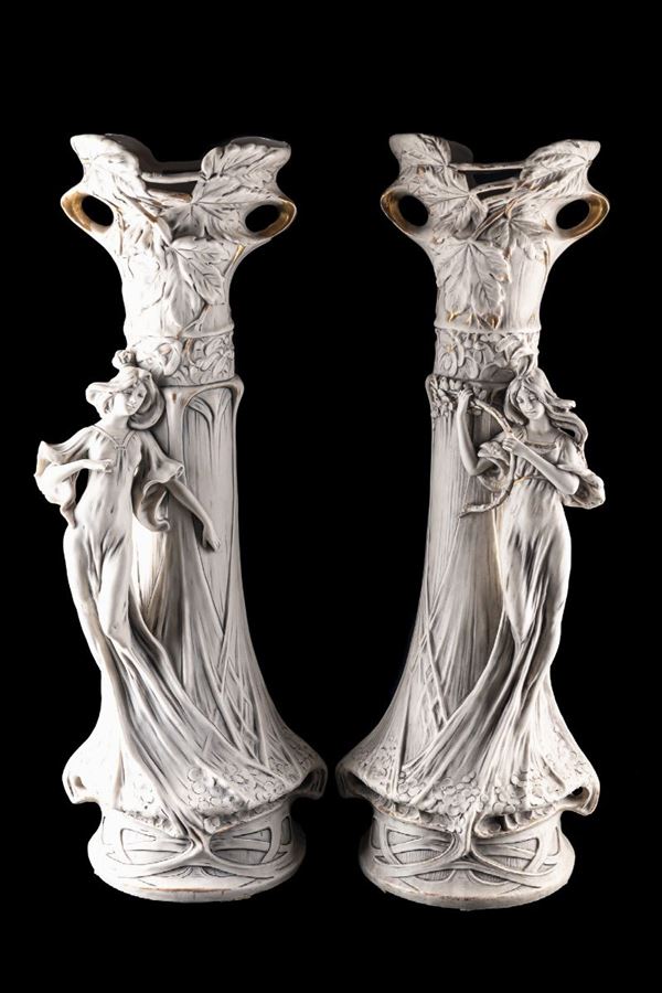 Coppia di vasi in ceramica bianca