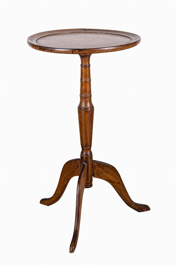 Round coffee table