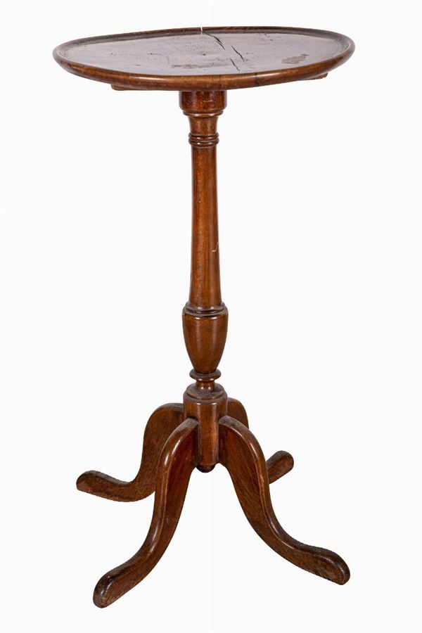 Round coffee table