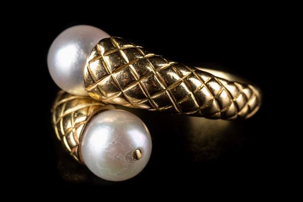 750 gold ring