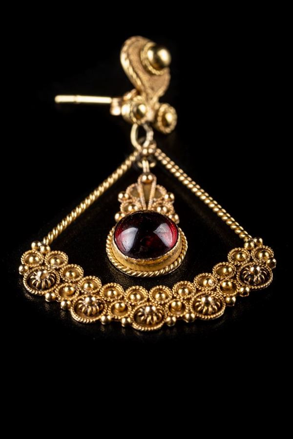 750 gold earring