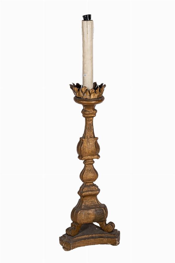 Candeliere in legno dorato