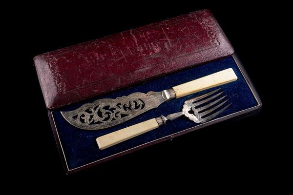 Pair of serving cutlery