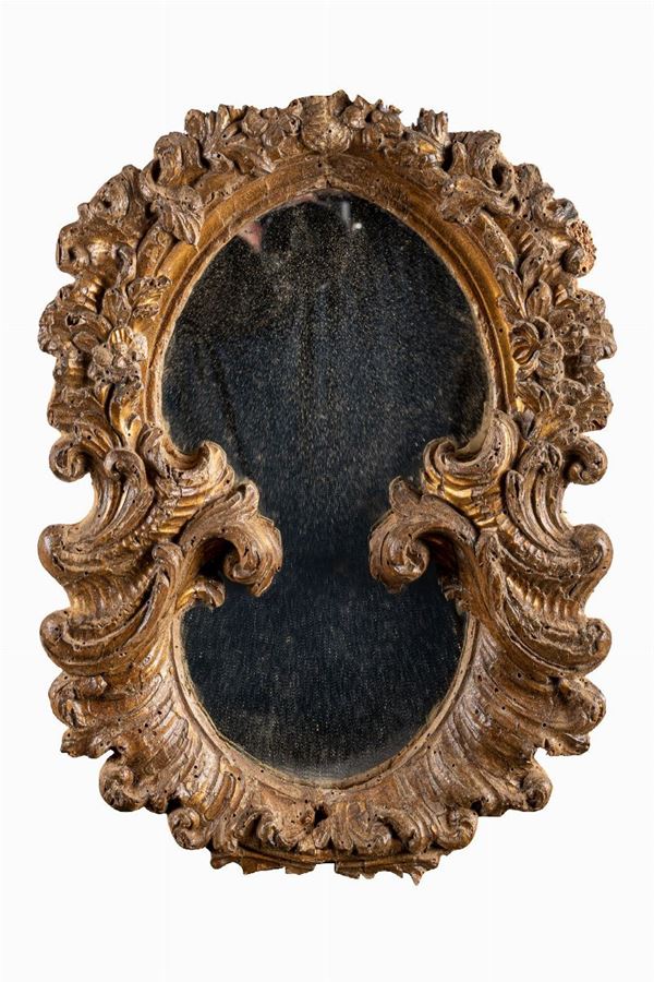 Mirror in gilded wood