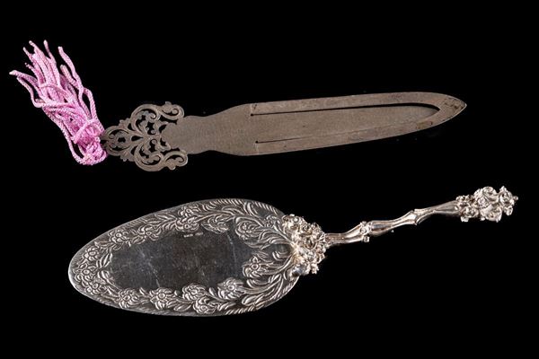 Lot of a 925 silver spatula and a 800 silver bookmark