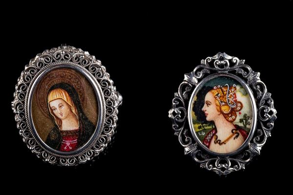 Lotto di due spille/ciondoli in argento 800