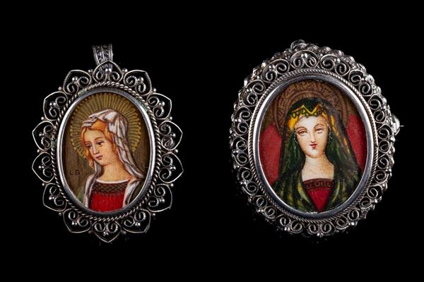 Lotto di due spille/ciondoli in argento 800