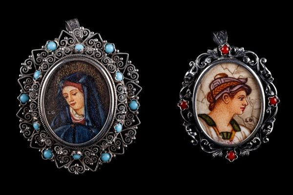 Lot of two brooches / pendants in 800 silver
