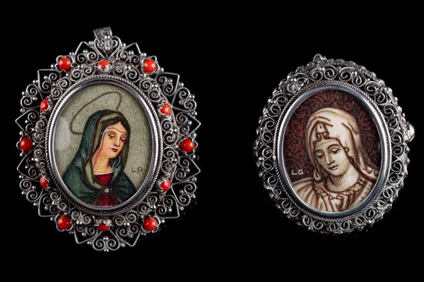 Lotto di due spille/ciondoli in argento 800