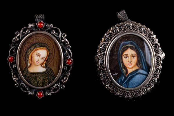 Lotto di due spille/ciondoli in argento 800