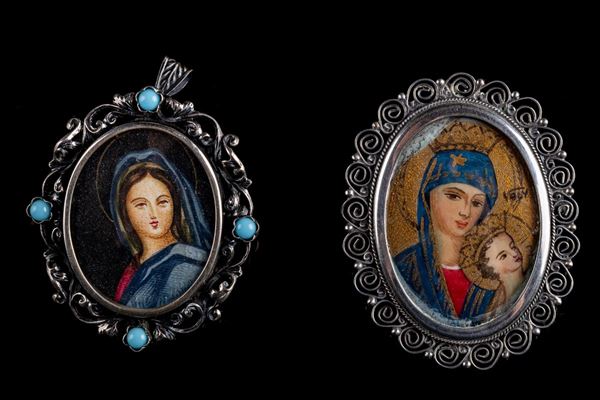 Lot of two brooches / pendants in 800 silver