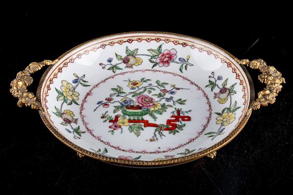 Stand in white porcelain