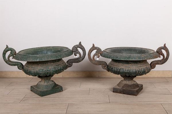 Pair of garden pots