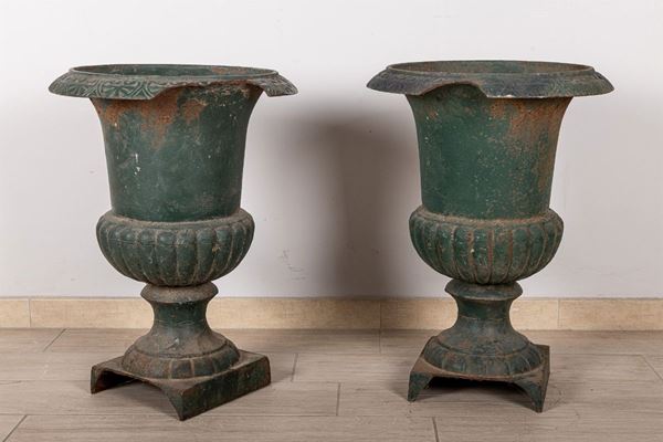 Pair of garden pots