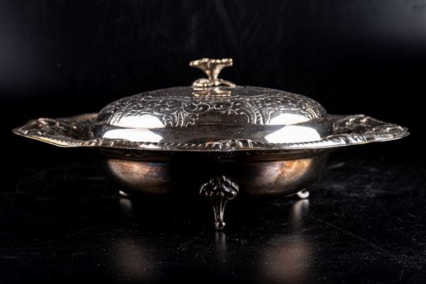 Metal centerpiece