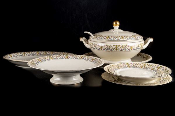 Porcelain plate service