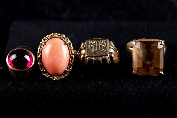 Lot of 4 rings