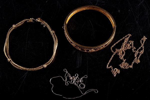 Lot of 4 items