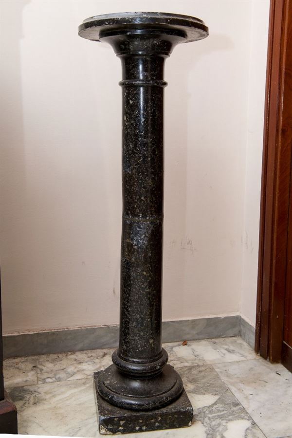 Free-standing column