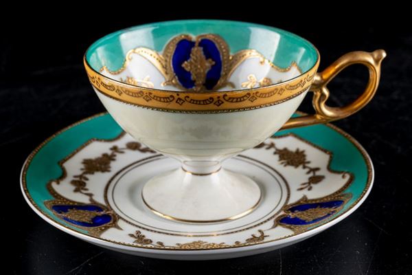 Lot of 4 cups with saucer