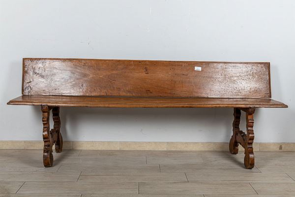 Bench in walnut